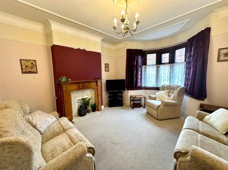 3 bedroom End of terrace house for sale in Oak Lane, West Bromwich, B70