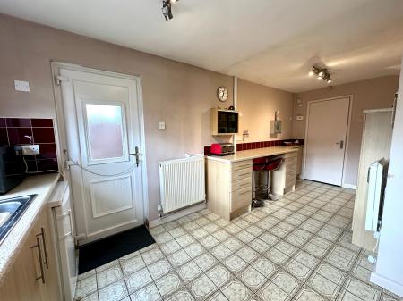 3 bedroom End of terrace house for sale in Oak Lane, West Bromwich, B70
