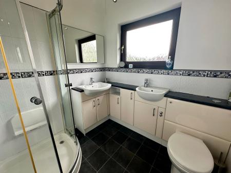 3 bedroom End of terrace house for sale in Oak Lane, West Bromwich, B70