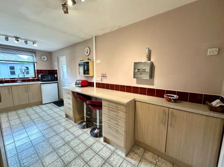 3 bedroom End of terrace house for sale in Oak Lane, West Bromwich, B70