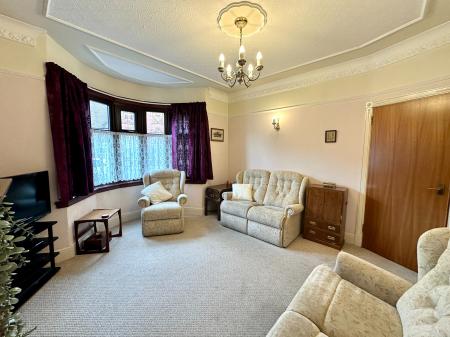 3 bedroom End of terrace house for sale in Oak Lane, West Bromwich, B70