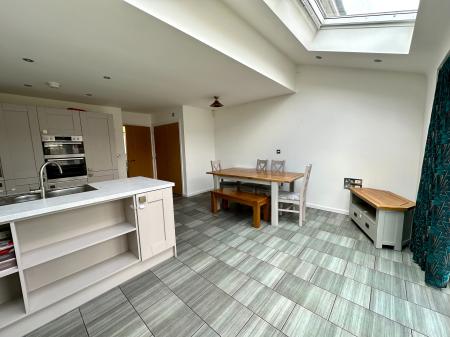 4 bedroom Detached house to let in Bagwall Crescent, Wednesbury, WS10