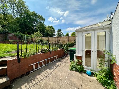 3 bedroom End of terrace house to let in Manor House Road, Wednesbury, WS10