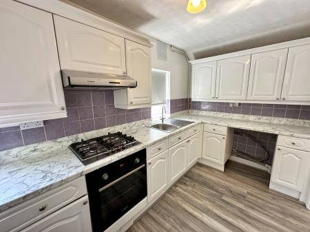3 bedroom End of terrace house to let in Manor House Road, Wednesbury, WS10