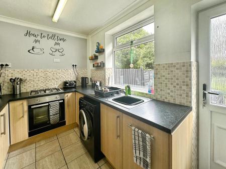 2 bedroom Semi-detached house to let in Dangerfield Lane, Wednesbury, WS10