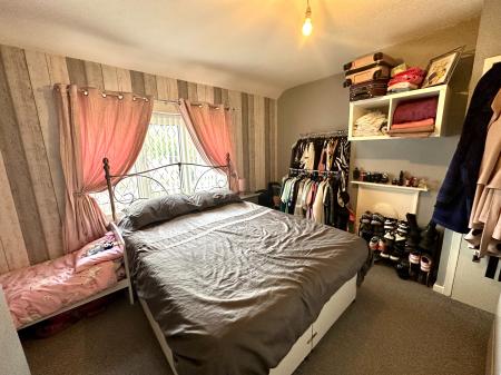2 bedroom Semi-detached house to let in Dangerfield Lane, Wednesbury, WS10