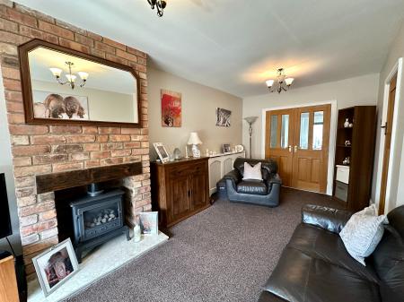 3 bedroom Semi-detached house for sale in Mounts Road, Wednesbury, Wednesbury, WS10