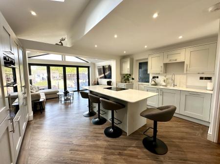 3 bedroom Semi-detached house for sale in Mounts Road, Wednesbury, Wednesbury, WS10