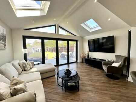 3 bedroom Semi-detached house for sale in Mounts Road, Wednesbury, Wednesbury, WS10