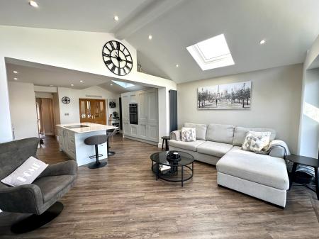 3 bedroom Semi-detached house for sale in Mounts Road, Wednesbury, Wednesbury, WS10