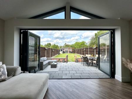 3 bedroom Semi-detached house for sale in Mounts Road, Wednesbury, Wednesbury, WS10