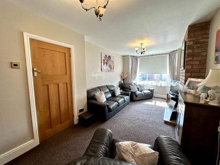 3 bedroom Semi-detached house for sale in Mounts Road, Wednesbury, Wednesbury, WS10