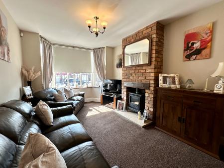 3 bedroom Semi-detached house for sale in Mounts Road, Wednesbury, Wednesbury, WS10