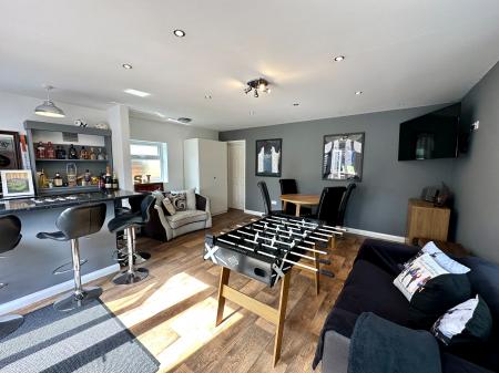 3 bedroom Semi-detached house for sale in Mounts Road, Wednesbury, Wednesbury, WS10