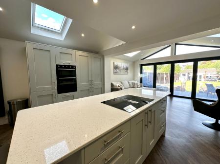 3 bedroom Semi-detached house for sale in Mounts Road, Wednesbury, Wednesbury, WS10
