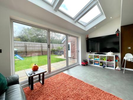 3 bedroom Detached house for sale in Ceramic Close, Wednesbury, WS10