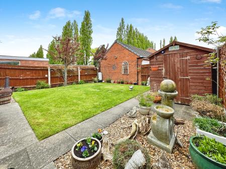 4 bedroom Detached house for sale in Stafford Road, Wednesbury, Wednesbury, WS10