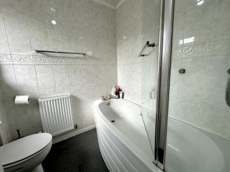 4 bedroom Semi-detached house for sale in Crew Drive, Tipton, DY4