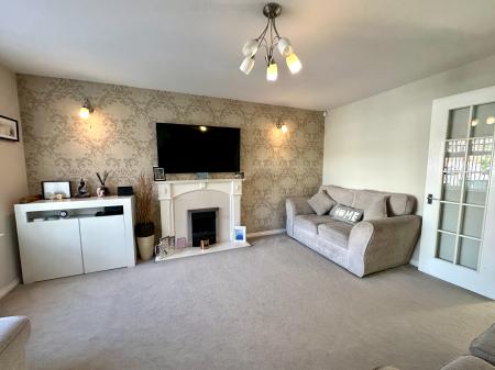 4 bedroom Semi-detached house for sale in Crew Drive, Tipton, DY4