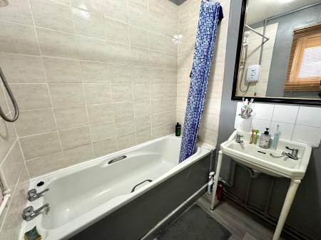 1 bedroom Flat for sale in Campville Crescent, West Bromwich, B71