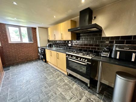 4 bedroom Detached house for sale in Bell Street, Wednesbury, Wednesbury, WS10