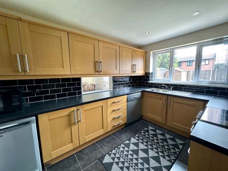 4 bedroom Detached house for sale in Bell Street, Wednesbury, Wednesbury, WS10