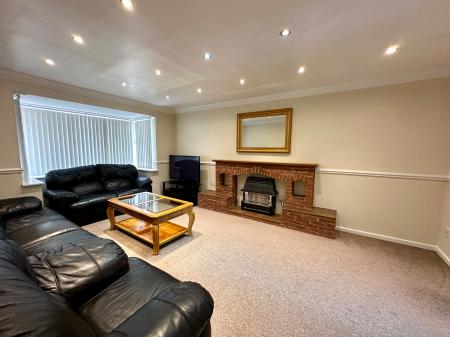 4 bedroom Detached house for sale in Bell Street, Wednesbury, Wednesbury, WS10