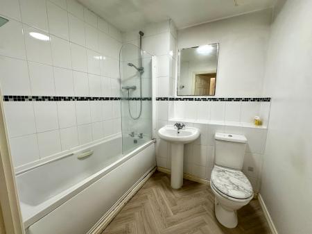 2 bedroom Apartment for sale in The Avenue, Darlaston, Wednesbury, WS10