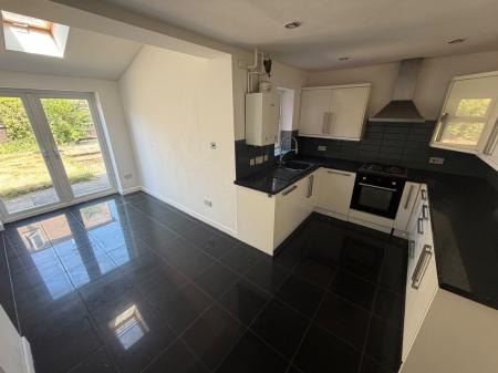 3 bedroom Semi-detached house to let in New Forest Road, Walsall, WS3
