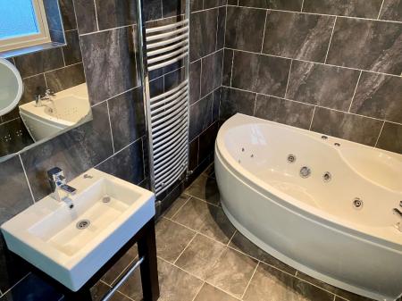 3 bedroom Semi-detached house to let in New Forest Road, Walsall, WS3