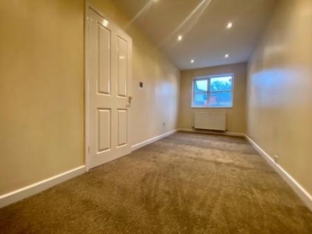 3 bedroom Semi-detached house to let in New Forest Road, Walsall, WS3