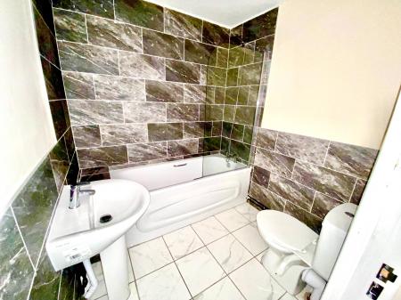 2 bedroom Apartment to let in High Street, Aldridge, WS9