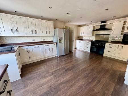4 bedroom Semi-detached house for sale in Sutton Road, Moxley, Wednesbury, WS10