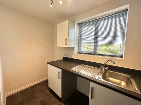 2 bedroom Apartment for sale in Holyhead Road, Wednesbury, Wednesbury, WS10