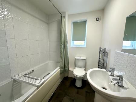 2 bedroom Apartment for sale in Holyhead Road, Wednesbury, Wednesbury, WS10