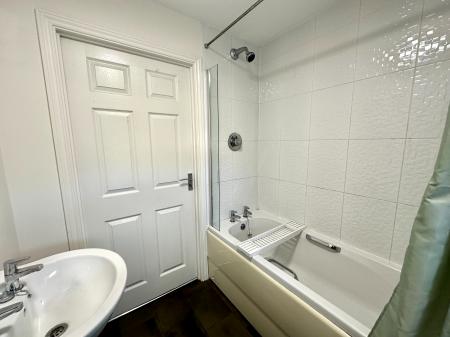 2 bedroom Apartment for sale in Holyhead Road, Wednesbury, Wednesbury, WS10