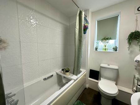 2 bedroom Apartment for sale in Holyhead Road, Wednesbury, Wednesbury, WS10