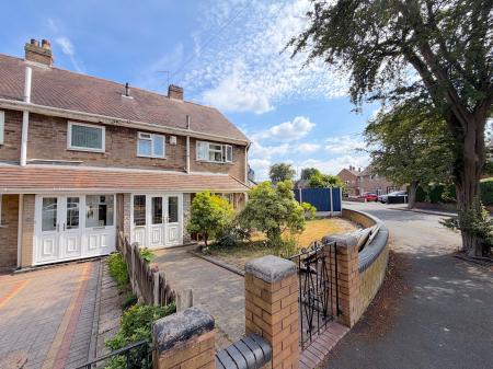 3 bedroom Semi-detached house for sale in Willow Avenue, Wednesbury, Wednesbury, WS10