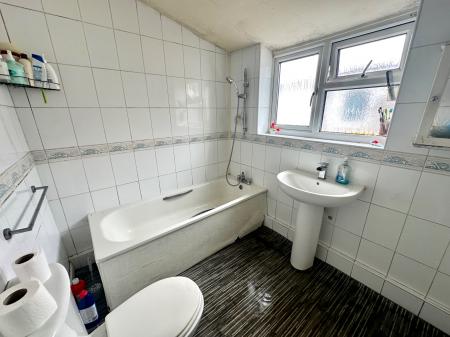 2 bedroom Terraced House for sale in Bromford Lane, West Bromwich, B70