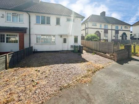 3 bedroom Semi-detached house to let in Barlow Road, Wednesbury, WS10