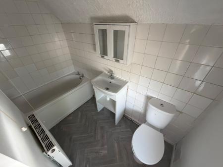 3 bedroom Semi-detached house to let in Barlow Road, Wednesbury, WS10