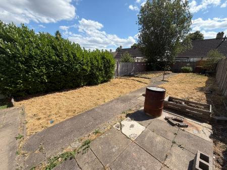 3 bedroom Semi-detached house to let in Barlow Road, Wednesbury, WS10
