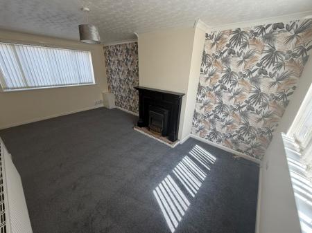 3 bedroom Semi-detached house to let in Barlow Road, Wednesbury, WS10