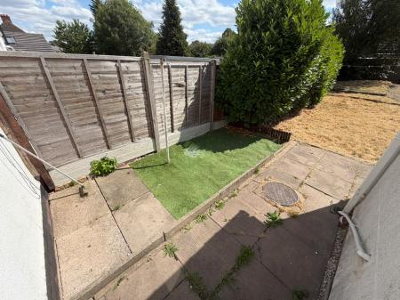 3 bedroom Semi-detached house to let in Barlow Road, Wednesbury, WS10