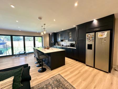 4 bedroom Semi-detached house for sale in Doe Bank Road, Tipton, DY4