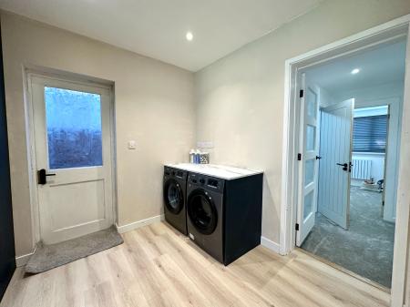 4 bedroom Semi-detached house for sale in Doe Bank Road, Tipton, DY4