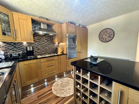 5 bedroom Detached house for sale in Redbourn Road, Turnberry Estate, Walsall, WS3