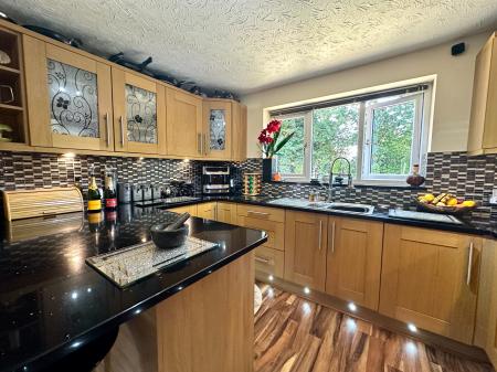 5 bedroom Detached house for sale in Redbourn Road, Turnberry Estate, Walsall, WS3