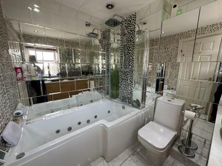 5 bedroom Detached house for sale in Redbourn Road, Turnberry Estate, Walsall, WS3