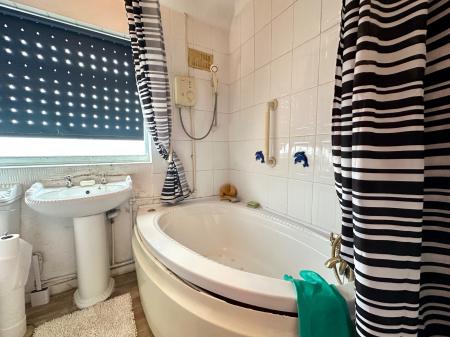 2 bedroom Semi-detached house for sale in Sycamore Road, Wednesbury, Wednesbury, WS10